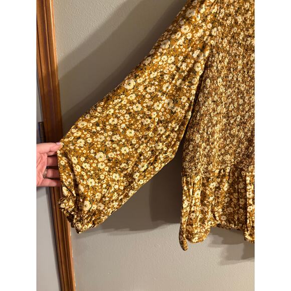 Old Navy Smocked Long-Sleeve V-Neck Blouse in color, yellow floral- size XXL - Picture 4 of 5